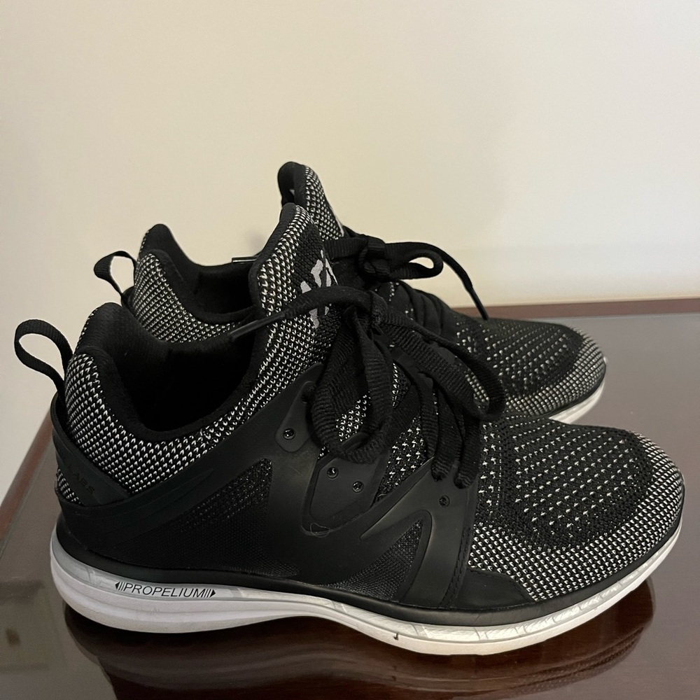 Women’s APL Asend training shoe
